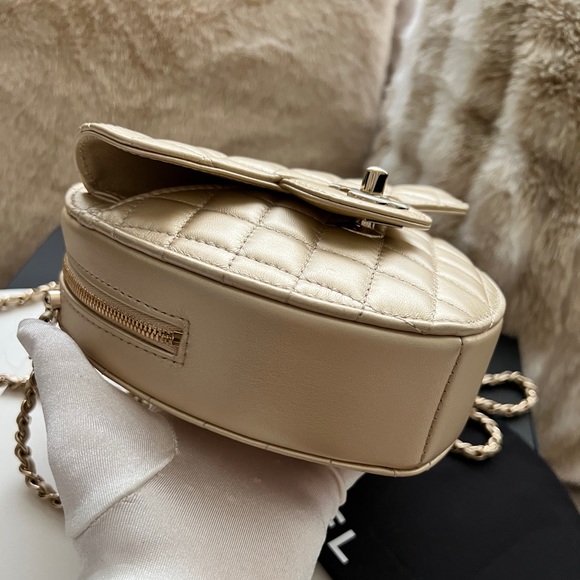 Auth Chanel 22s Large Gold Heart Bag - BNIB - Picture 7 of 12